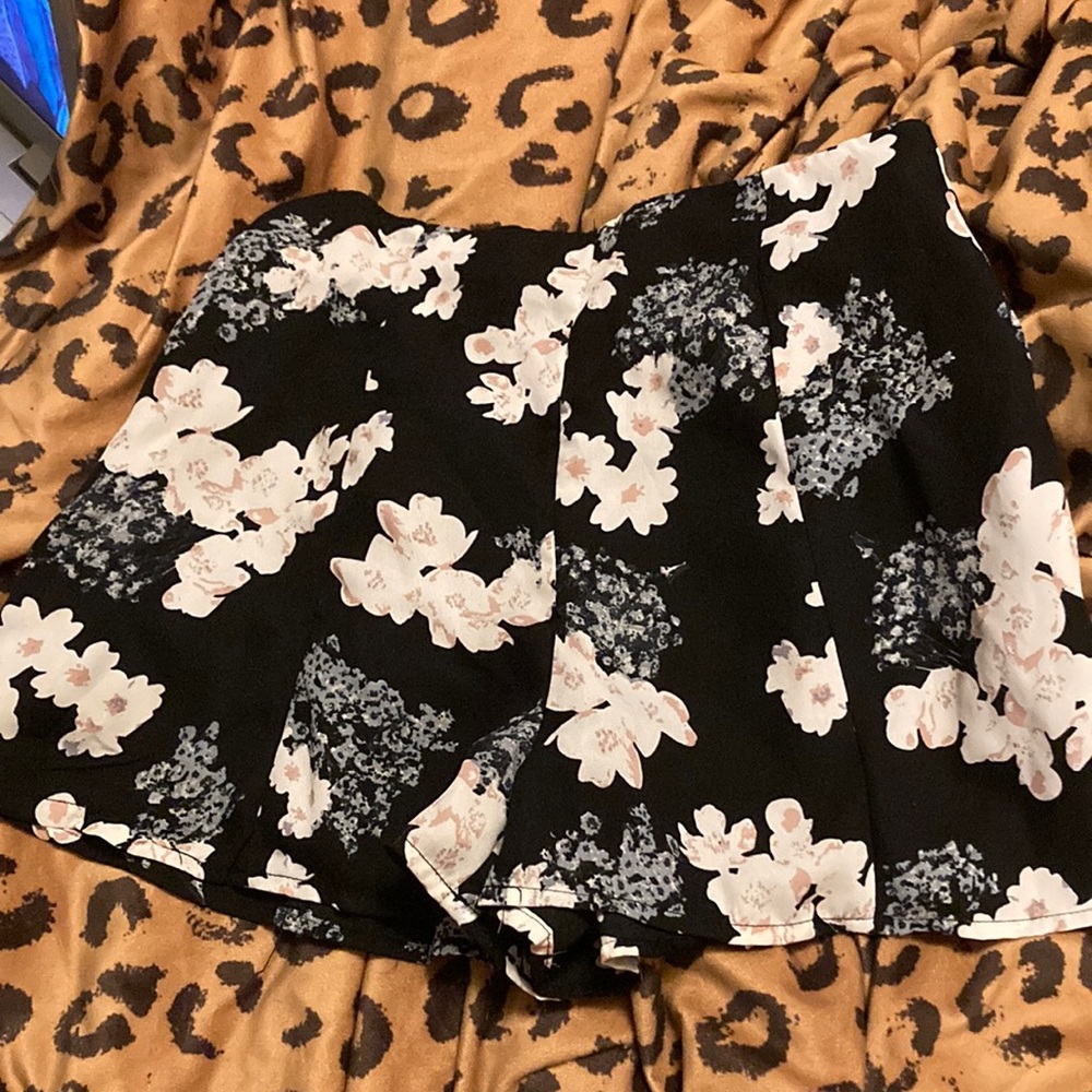 Floral flows shorts